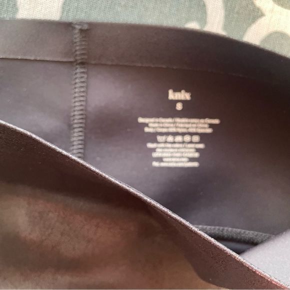 Knix High rise leggings with leather like finish black - Picture 3 of 8